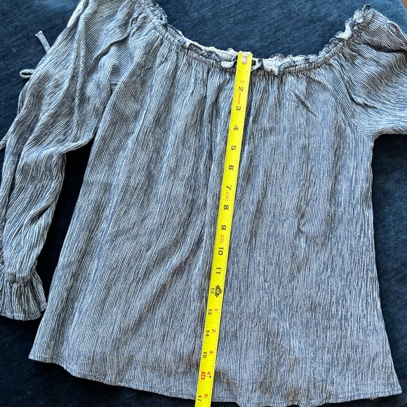 American Eagle Outfitters Women’s Off Shoulder Navy Striped Beautiful Top Small - Picture 13 of 14